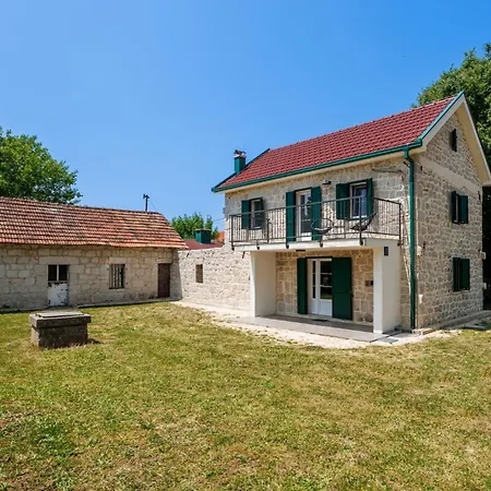Haus Meter In - Haus Fuer 6 Personen * Donji Prolozac
